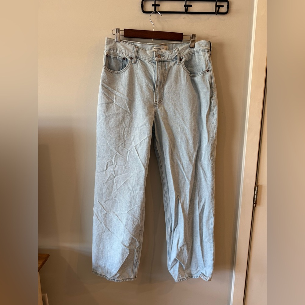 Abercrombie & Fitch High Rise Loose Jean - Picture 6 of 9